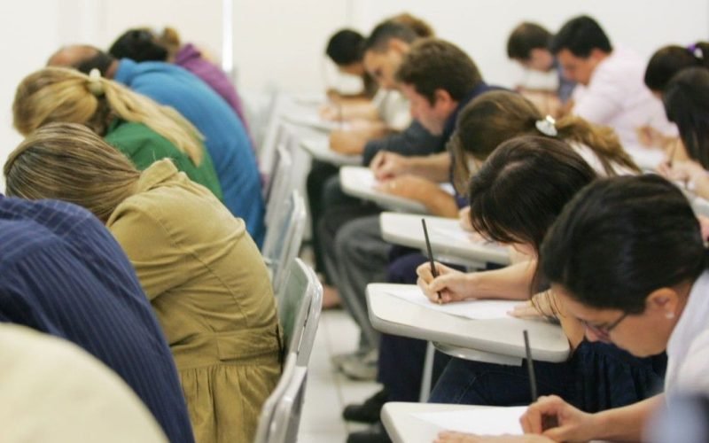 Concursos abertos na Paraíba oferecem 312 vagas com salários de até R$ 11 mil; confira lista