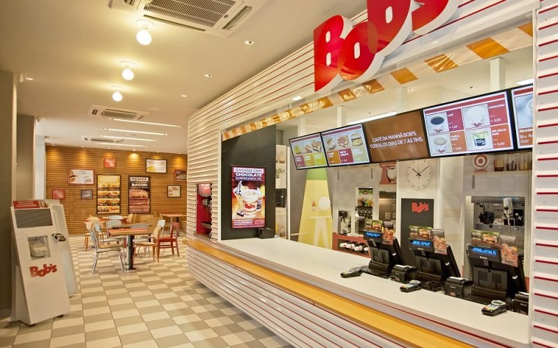 Campanha do Bob’s aposta na força do frango e lança Dupla Chicken Filé Jr por R$ 19,90