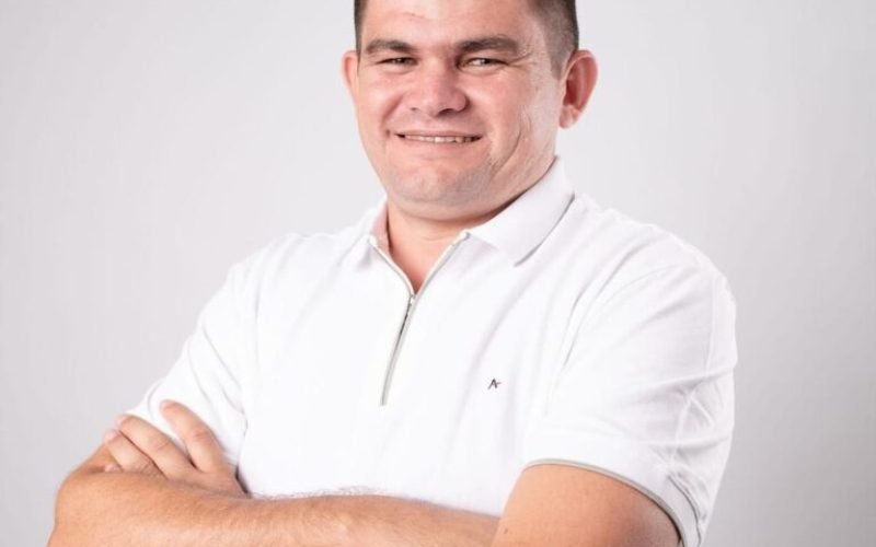 Prefeito de cidade do RN e pai morrem após sofrerem atentado a tiros; eles foram socorridos para hospital na PB