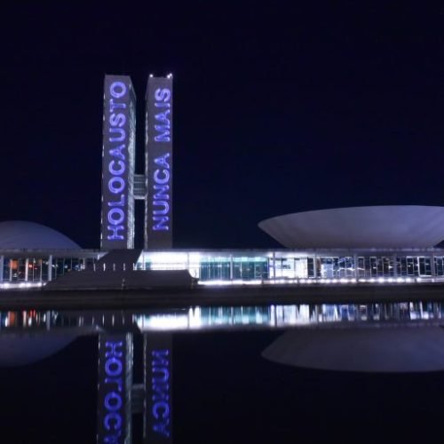 Adiada votação da PEC que reduz jornada para 40h e mantém 6×1