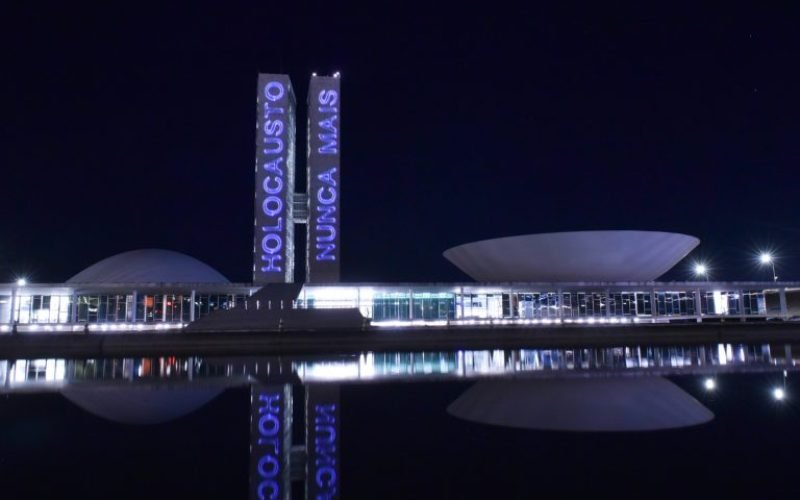 Adiada votação da PEC que reduz jornada para 40h e mantém 6×1