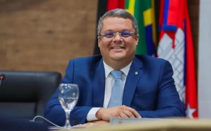 Afastado pela PF, Edvaldo Neto será diplomado prefeito de Cabedelo na próxima segunda