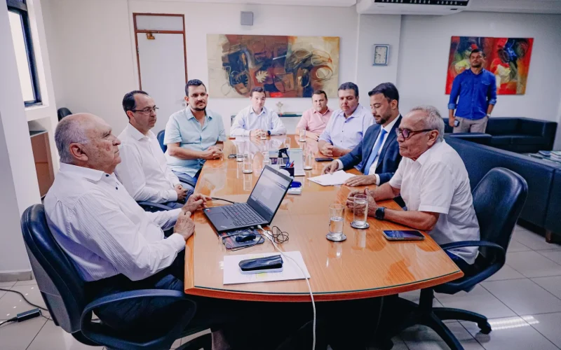 Cícero exonera equipe e determina que servidores reapresentem certidões