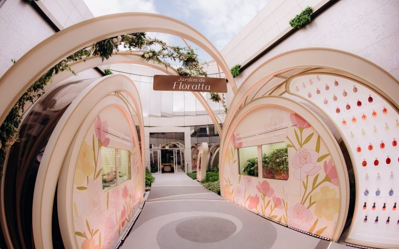 O Boticário apresenta Floratta Rose Bouquet com tríade de Rosas Damascenas