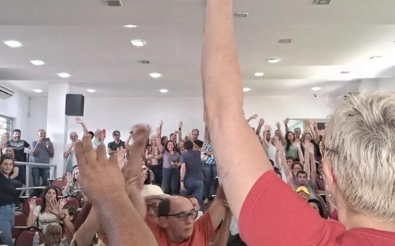 Assembleia: servidores da UFPB aprovam greve a partir deste mês de março