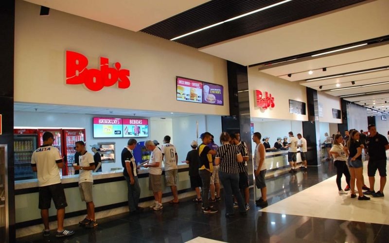 Copa do Brasil e Brasileirão série B: A jogada de craque do Bob’s para se conectar com o público e expandir pelo Brasil 