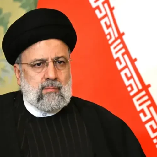 Presidente do Irã, Ebrahim Raisi, morre em queda de helicóptero, informa governo