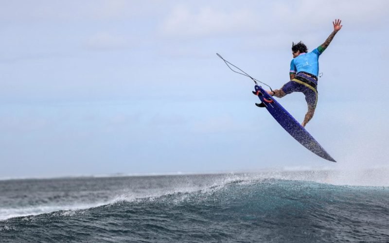 Gabriel Medina garante bronze para o Brasil no surfe masculino