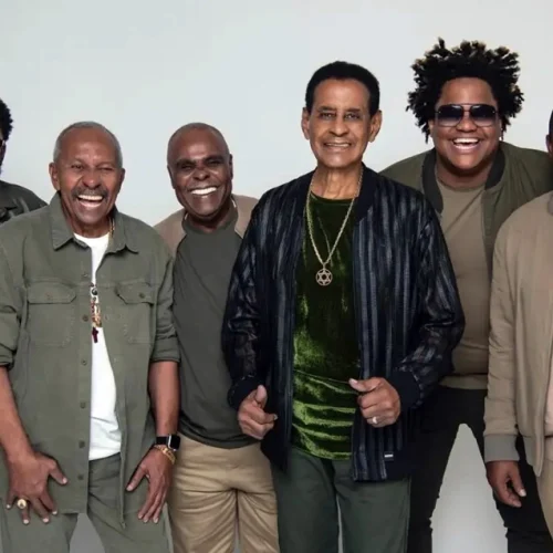 Fundo de Quintal comanda noite de samba e pagode no Clube Cabo Branco