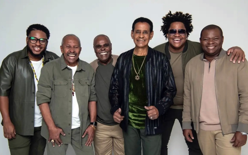 Fundo de Quintal comanda noite de samba e pagode no Clube Cabo Branco