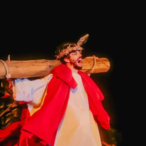 Artistas que integram elenco da Paixão de Cristo falam sobre a emoção de contar história de Jesus