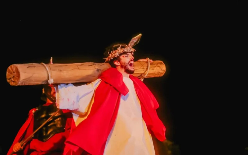 Artistas que integram elenco da Paixão de Cristo falam sobre a emoção de contar história de Jesus