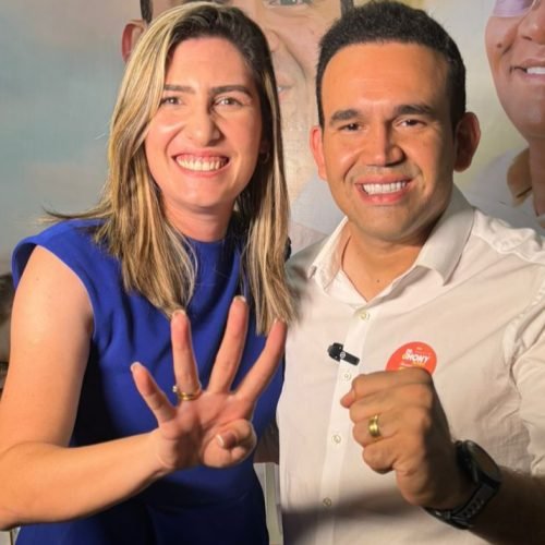 Ex-secretária de Bruno Cunha Lima adere a Jhony Bezerra no 2º turno em Campina Grande