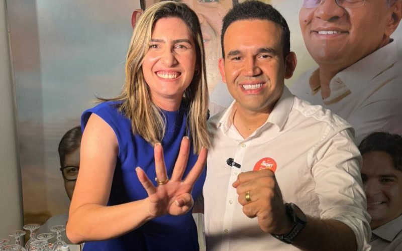 Ex-secretária de Bruno Cunha Lima adere a Jhony Bezerra no 2º turno em Campina Grande