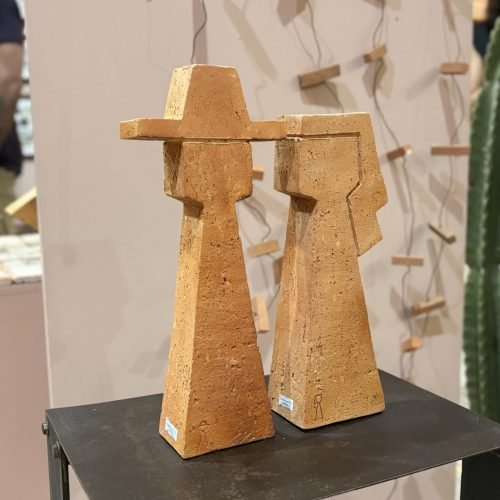 Cultura nordestina ganha forma na exposição “O Barro em Linha Reta”, aberta no Espaço Arte Brasil