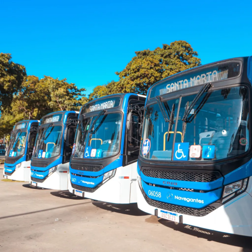 Cícero e Leo entregam 32 novos ônibus para melhoria e ampliação do transporte coletivo da Capital