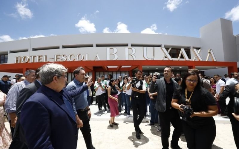 Governador reabre Hotel Bruxaxá e destaca investimento no turismo da região do Brejo