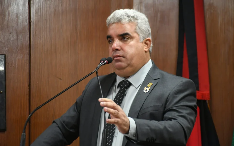 Vereador Guga Pet é conduzido à delegacia após confusão no Hospital Municipal do Pet