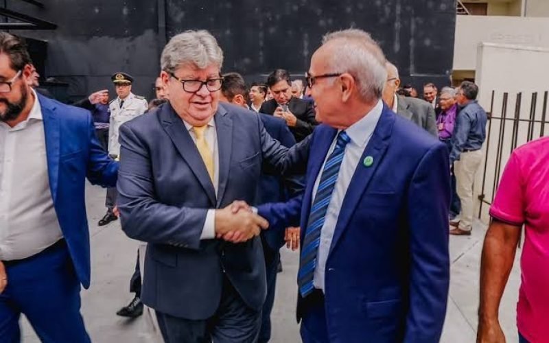 Cícero Lucena reafirma aliança com João após especulações sobre rompimento