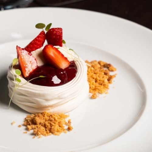 NUI 360 apresenta menu elegante e em três tempos com foco em técnica e equilíbrio de sabores