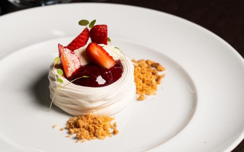 NUI 360 apresenta menu elegante e em três tempos com foco em técnica e equilíbrio de sabores