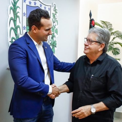 João Azevêdo confirma licença do cargo e Lucas Ribeiro assume Governo na próxima semana
