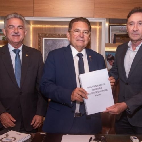 Deusdete Queiroga protocola inscrição para disputar vaga de conselheiro do TCE-PB