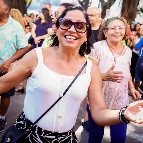 Samba de Juliana Almeida agita Sabadinho Bom, no Centro Histórico, neste sábado