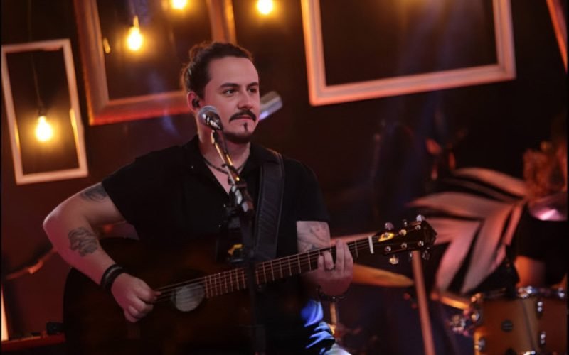Dino Fonseca apresenta show da turnê ‘Acoustic Sessions’ em João Pessoa neste mês