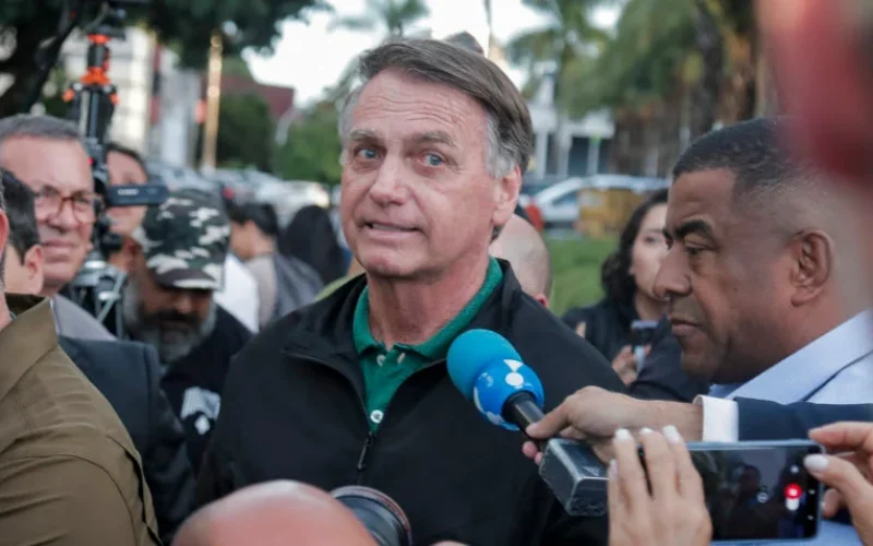 Ex-presidente Jair Bolsonaro passa mal em Goiás, cancela agenda e retorna às pressas para Brasília