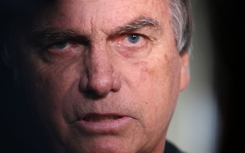 Bolsonaro pode ter alta nesta sexta-feira e deve seguir para prisão domiciliar
