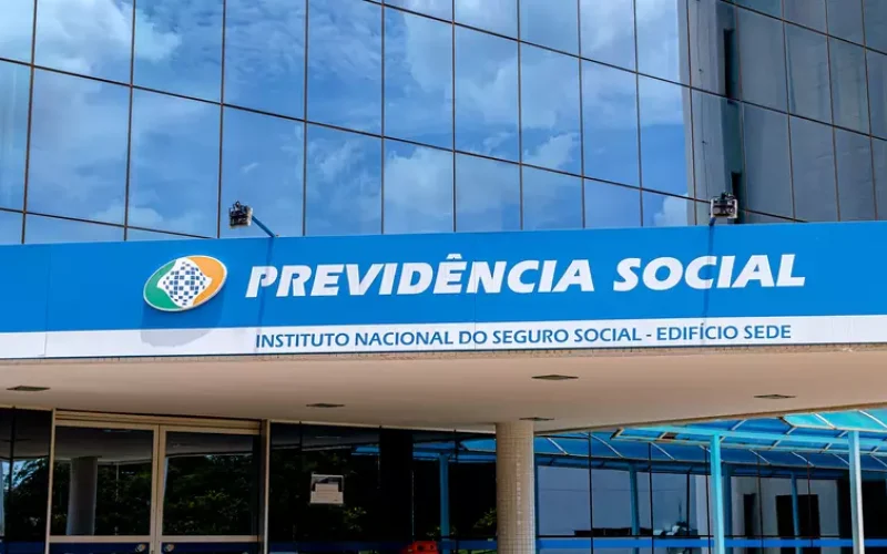 Governo começa a devolver dinheiro de descontos ilegais a aposentados do INSS no dia 24 de julho