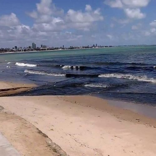 Três trechos de praias estão impróprios para banho de mar na Paraíba