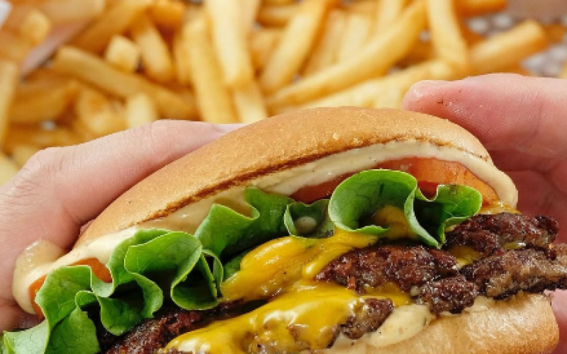 Fat Guys inaugura loja em João Pessoa com promoção que garante 1 ano de hambúrguer