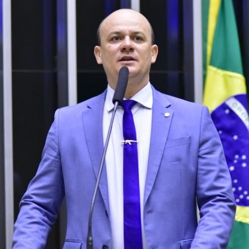 Após polêmica, Cabo Gilberto nega agressão a Janones e afirma que evitou conflito maior