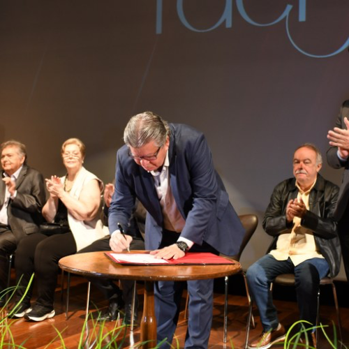 João assina convênios para ampliar assistência em saúde em Campina Grande e região