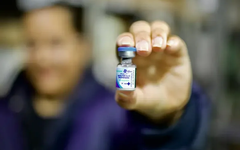 Brasil inicia distribuição da vacina contra VSR; gestantes serão o primeiro grupo