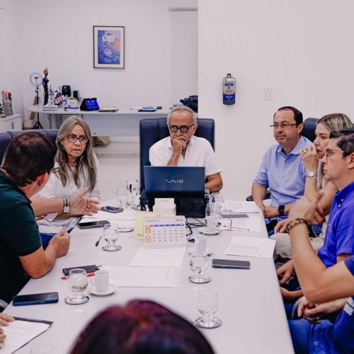 Prefeitura anuncia aumento de 7,5% nos salários de professores de João Pessoa