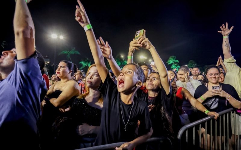 Milhares de pessoas prestigiam a terceira noite do Festival Forró Verão em João Pessoa