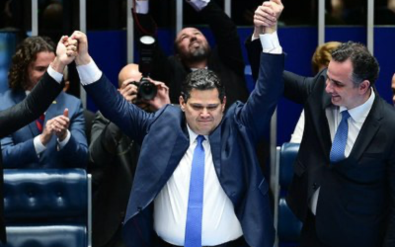 Davi Alcolumbre é eleito presidente do Senado com 73 votos e volta ao posto após quatro anos