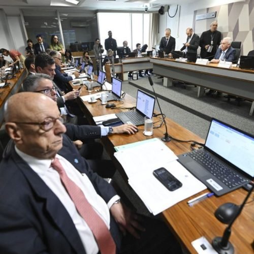CCJ do Senado aprova PL que reduz penas de condenados pelos atos golpistas de 8 de janeiro