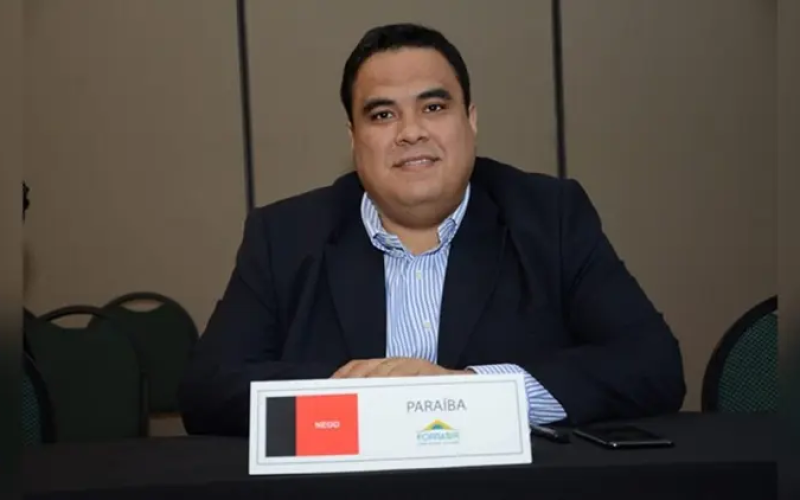 Lula confirma saída de Celso Sabino do Turismo e indica paraibano para o cargo