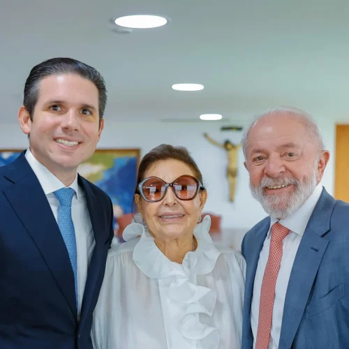 Hugo Motta leva a avó Francisca Motta para primeiro encontro com Lula