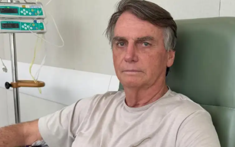 Polícia Federal conclui em laudo médico que Bolsonaro precisa de cirurgia de hérnia