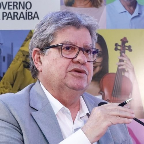 João Azevêdo critica protesto de forças de segurança e anuncia reunião com servidores