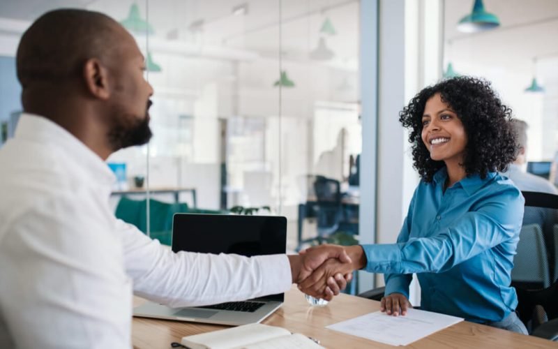 Contratações de fim de ano aquecem o mercado e reforçam papel estratégico do RH