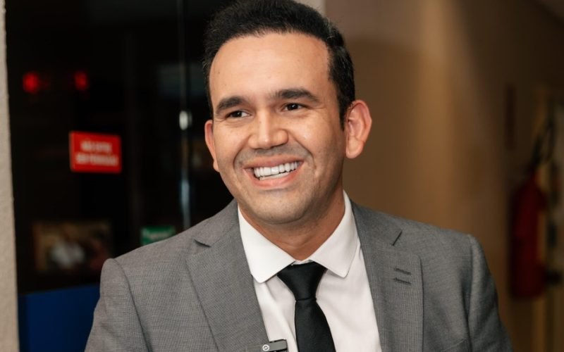 Mais uma pesquisa confirma: Doutor Jhony aparece em 6º lugar na disputa para deputado federal