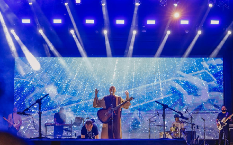 Frei Gilson emociona público e faz show histórico durante o Celebra João Pessoa