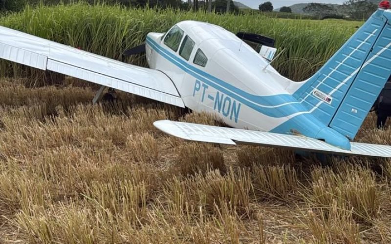 Avião com prefeito Cícero Lucena e assessores faz pouso de emergência no interior