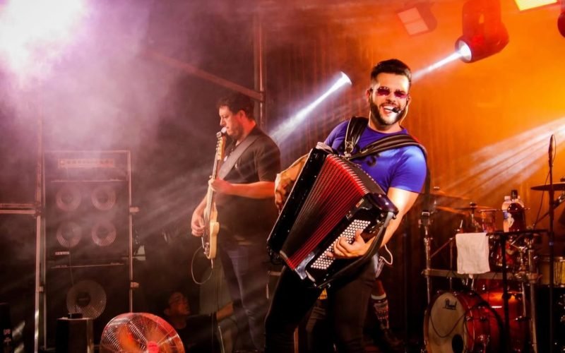 Flávio José, Mastruz com Leite, Ranniery Gomes e Gitana Pimentel comandam Festival Forró Verão deste sábado
